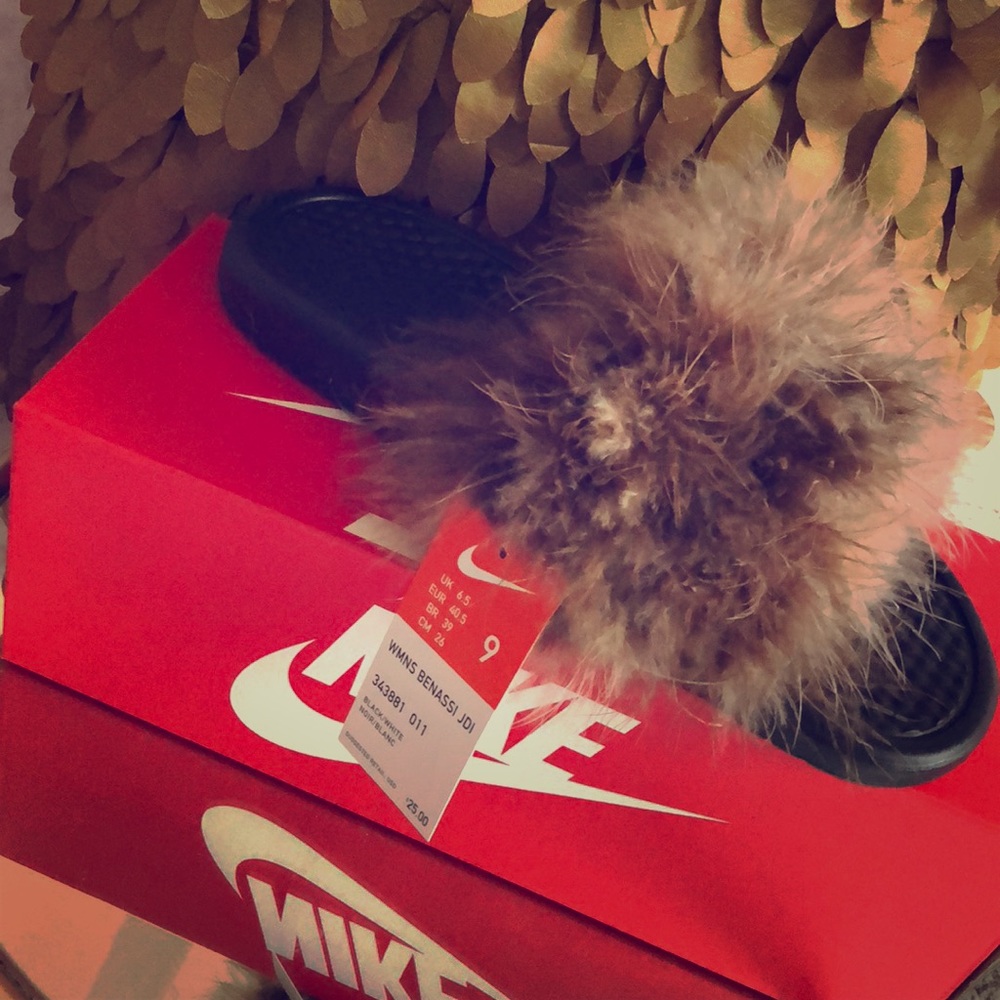 NEW Nike fur slides 💛🧡
